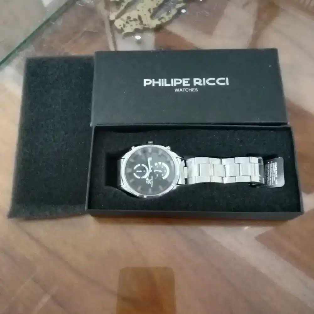 Jam tangan pria (baru)