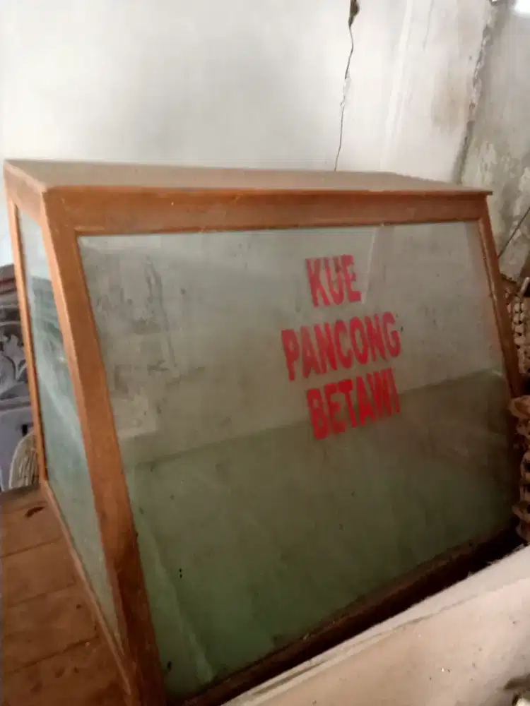 Dijual etalase kaca ukuran 150X100 kondisi msih bgus kker tinggal pkai