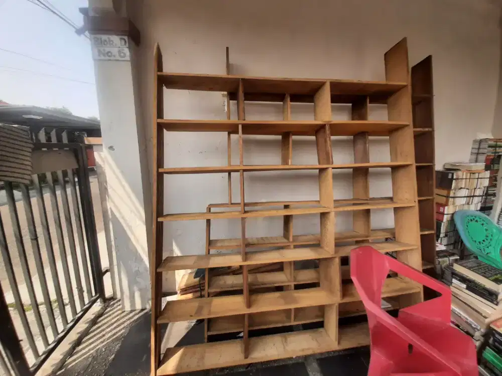 Dijual Rak Kayu ada 2