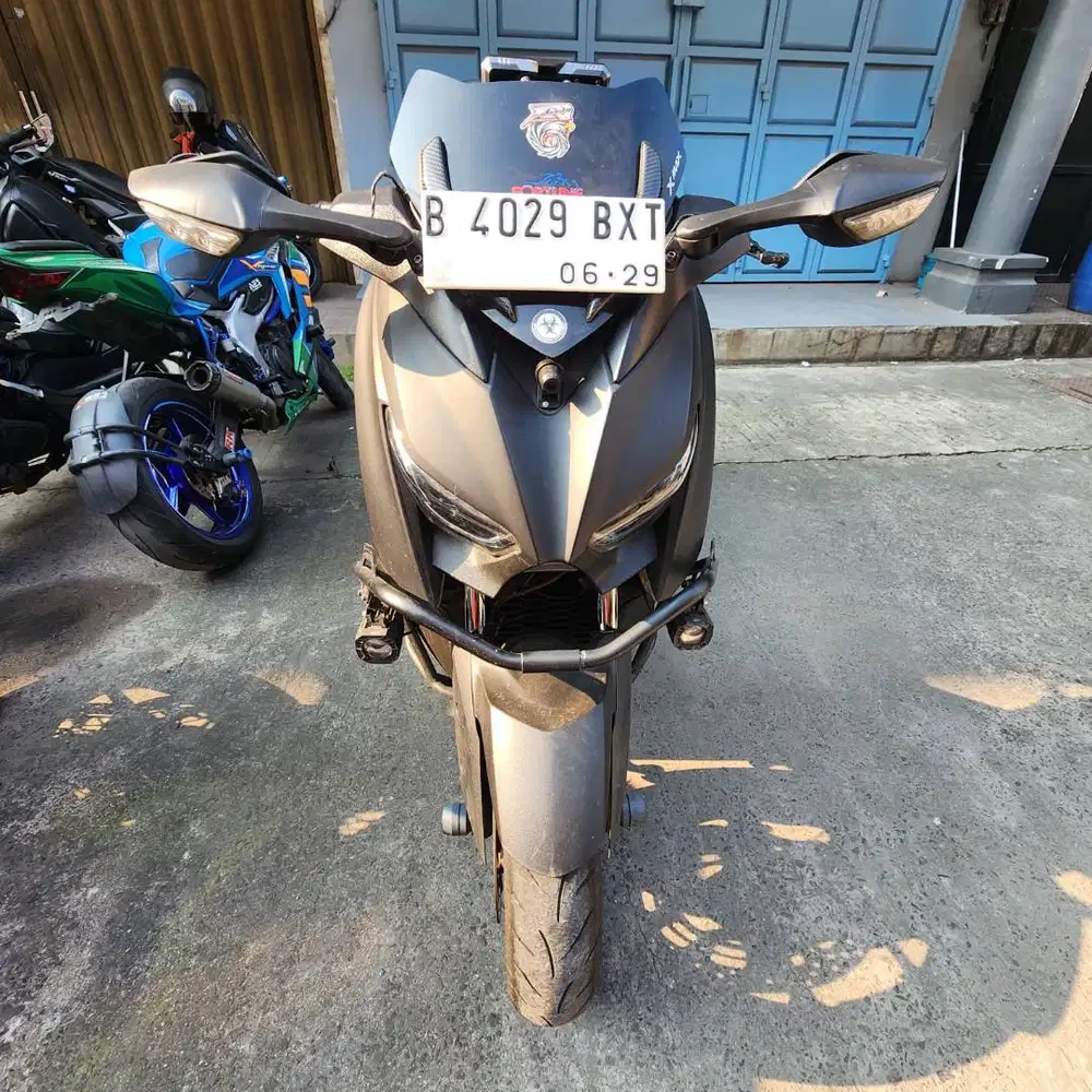 Yamah Xmax - Black Matte - Ohlins, Akrapovi, Brembo