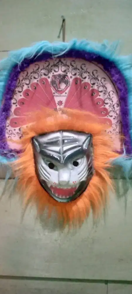 Mainan topeng singa barong