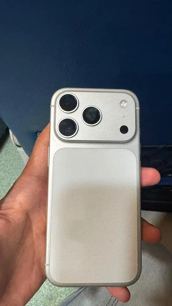 iphone 17 pro 256gb CC 6 on going