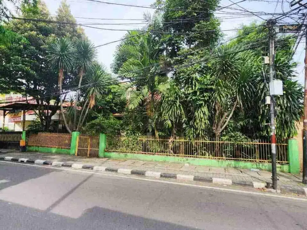 Lokasi Strategis! Jual Rumah Hitung Tanah 412 m² Kramat Senen, Jakarta Pusat