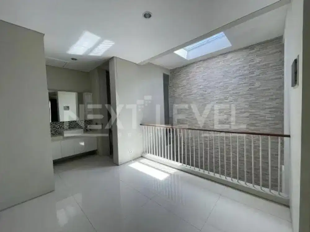 Dijual rumah di Citraland include furnished di Surabaya barat