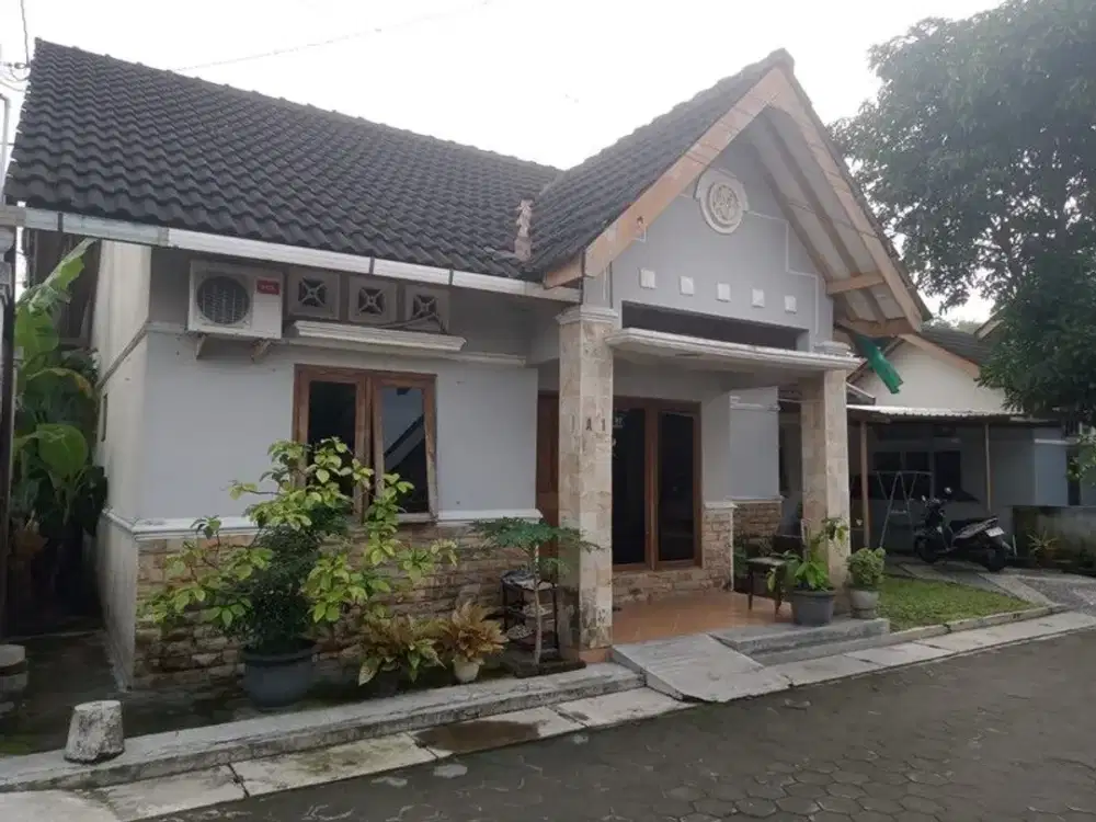 Dijual Rumah Tinggal Lokasi Strategis Dekat Bandara Adi Sutjipto - Depok Sleman