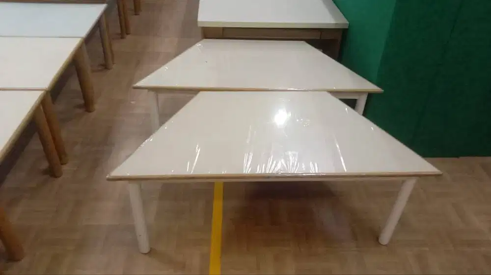 Meja Trapesium Ukuran 120X60X46