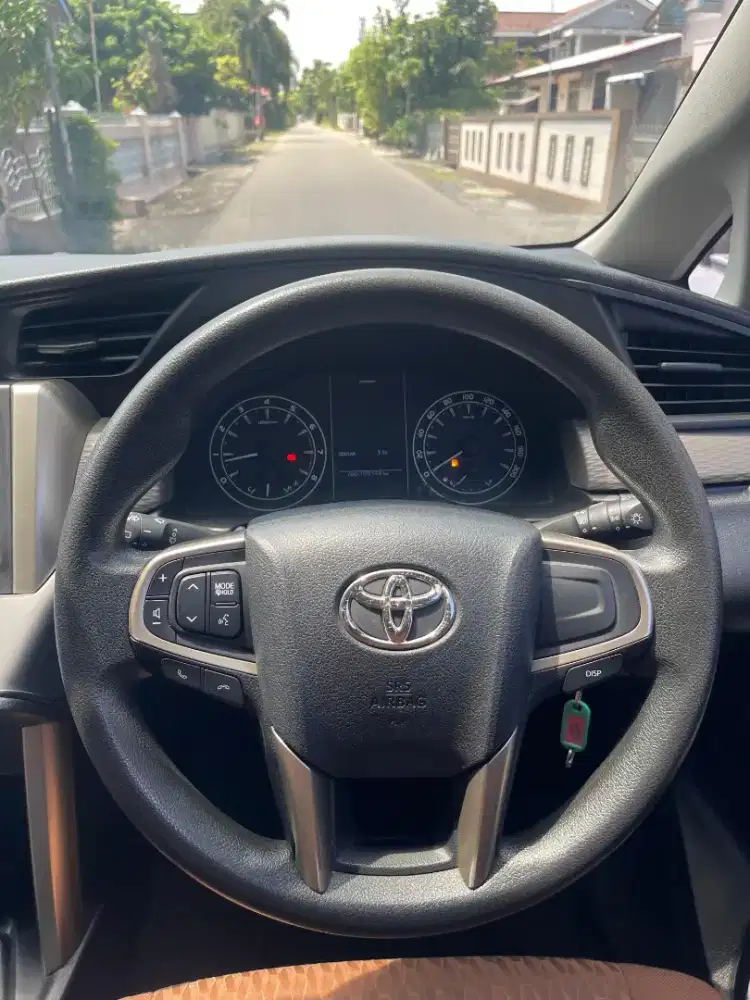 Di jual mobil Innova reborn 2019 full original dari baru