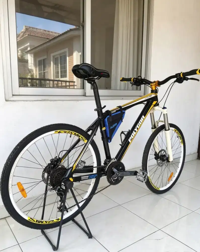 Sepeda gunung MTB polygon cozmic 1.0