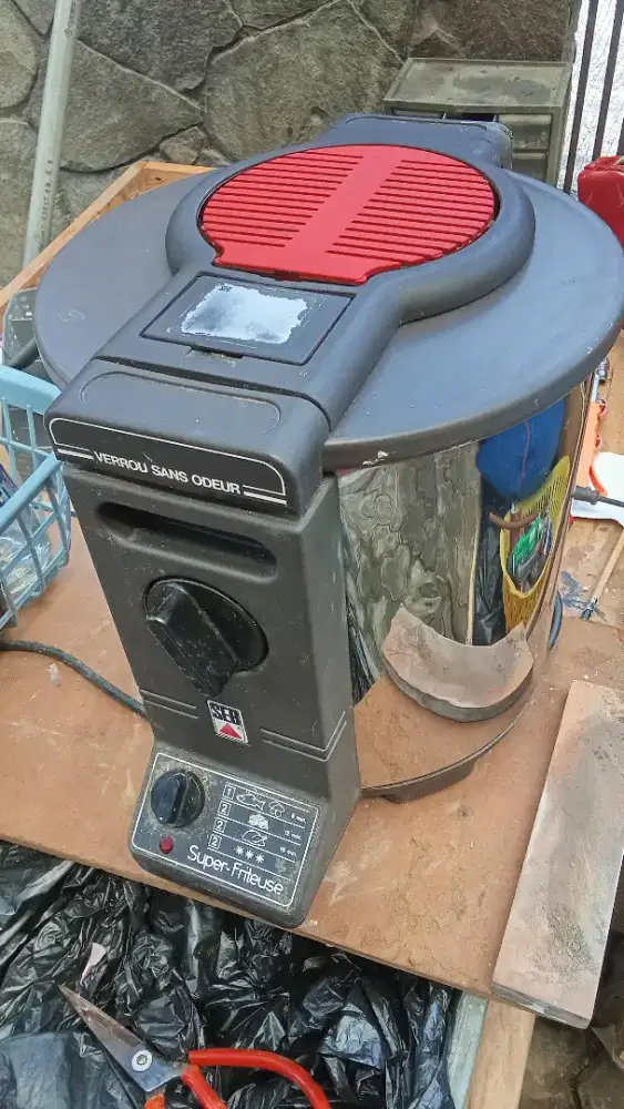 Alat penggorengan elektronik