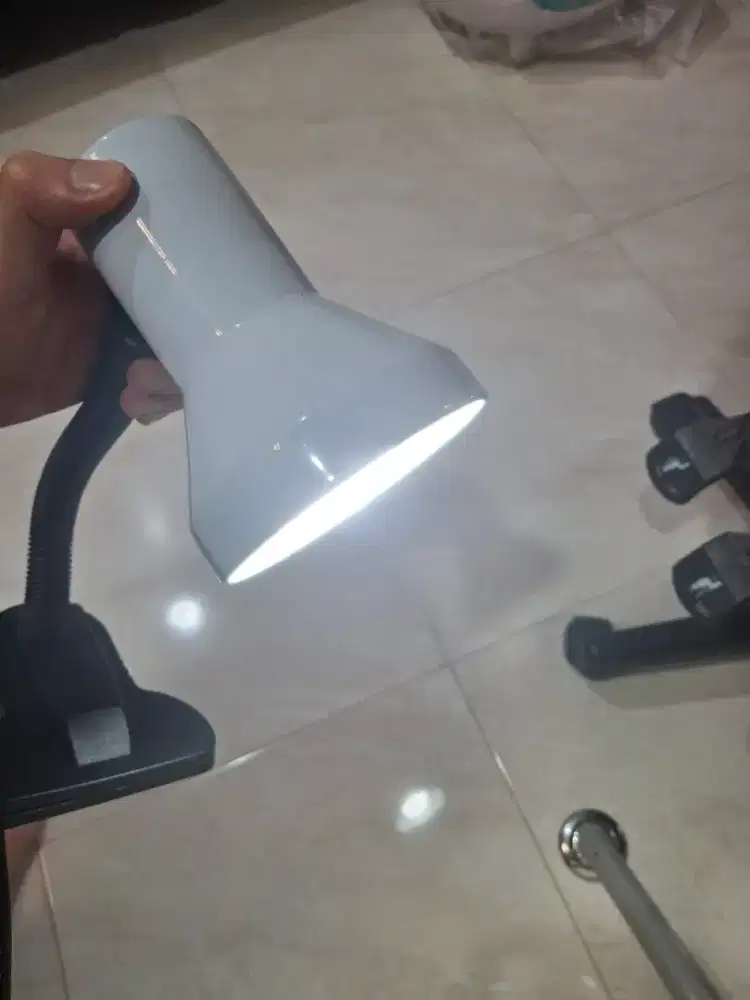 Lampu belajar model jepit