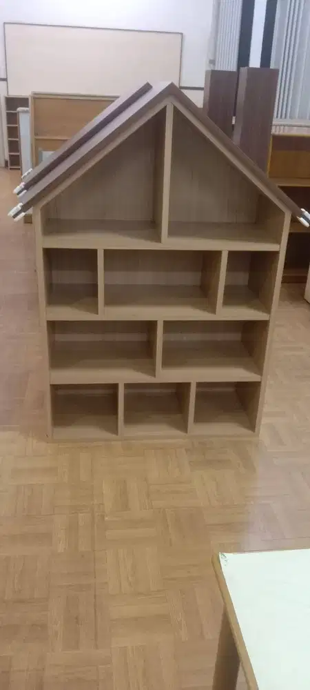 Rak Buku Anak Bentuk Rumah Ukuran 93X35X121