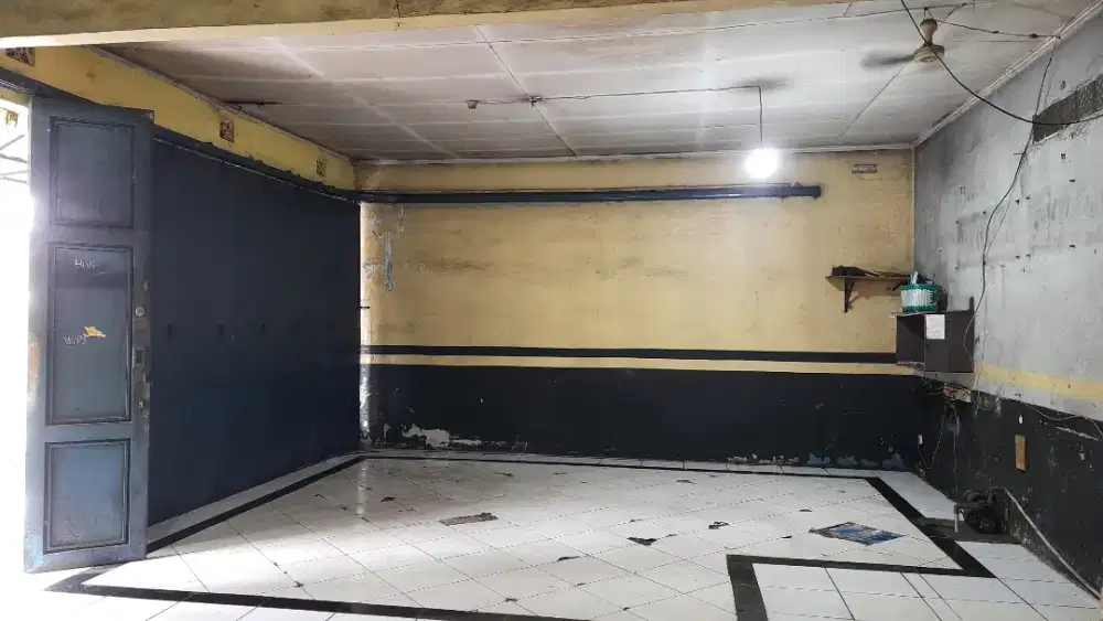 Disewakan per Tahun Tempat Untuk Usaha Letak Strategis