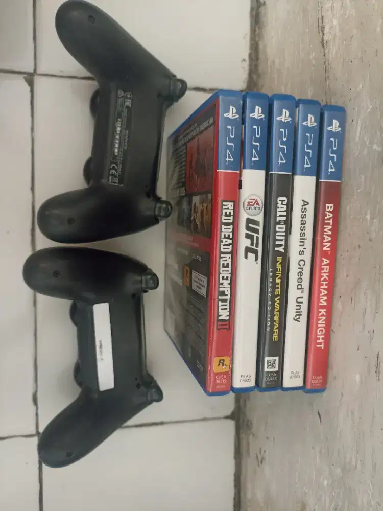 Kaset ps4 dan stik paketan kalo bisa