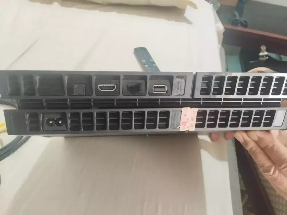 Play station 4 black good condition