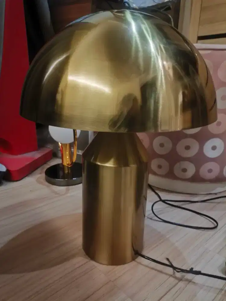Lampu meja minimalis