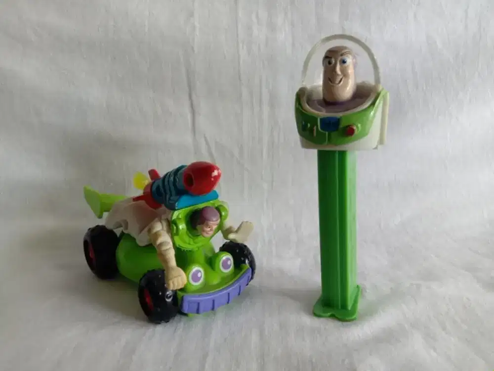 Mainan Toy Story Buzz Lightyear