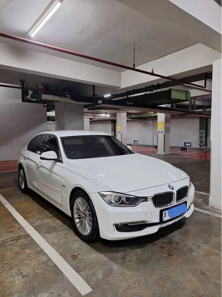 BMW 320i F30 Luxury 2015 Putih | Ban, Shock & Aki Baru | Siap Pakai