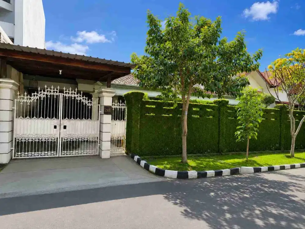 DIJUAL RUMAH TERAWAT DARMO PERMAI SELATAN SIAP HUNI CANTIK LAYOUT NYAMAN