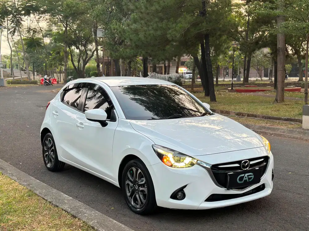 Mazda 2 R AT 2015
