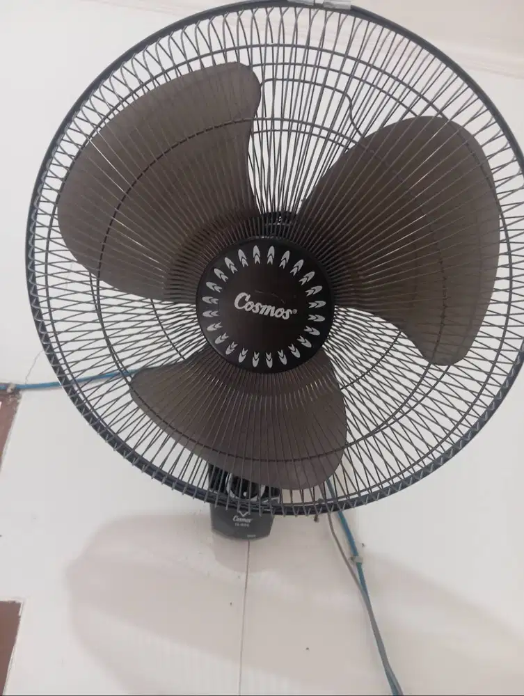 Dijual kipas angin dinding COSMOS  140 negaaa