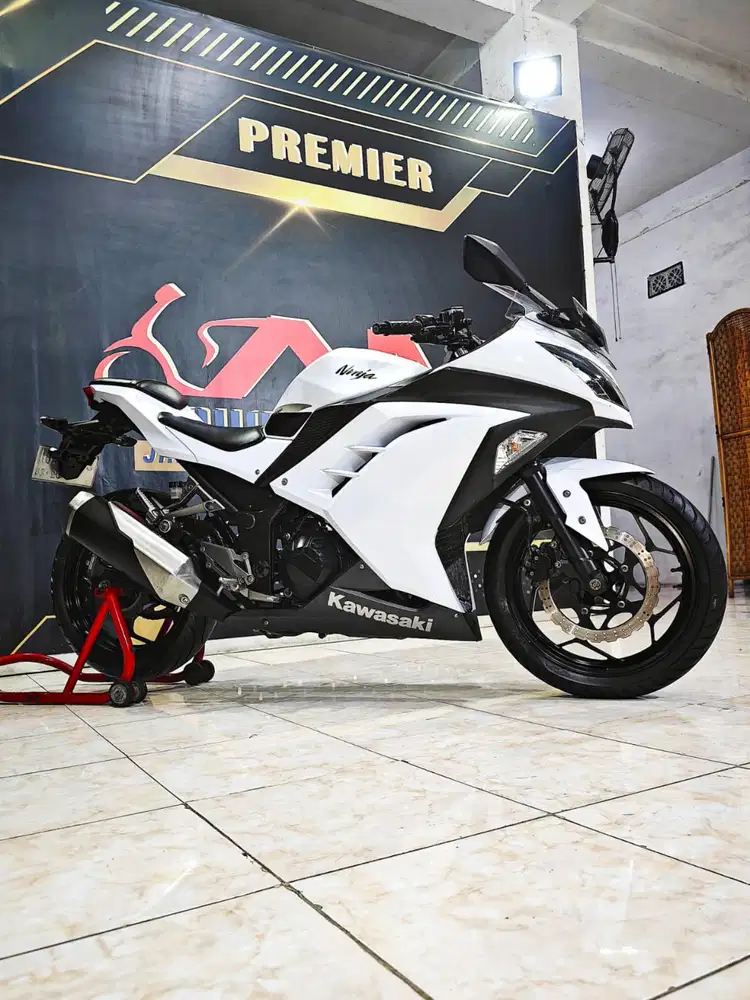Kawasaki Ninja 250 FI Reg 2013 odo 4rb super like new