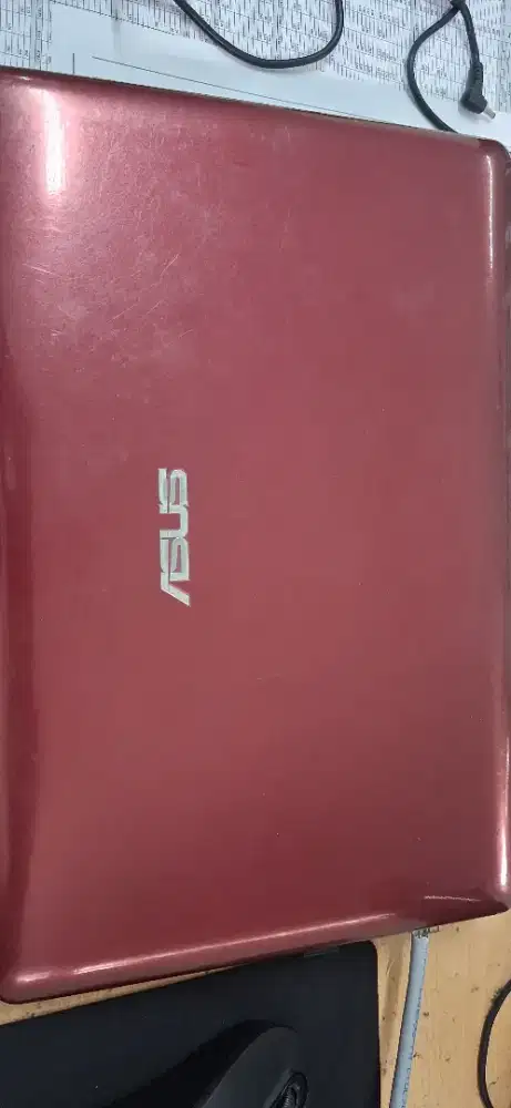 Notebook Asus Merah