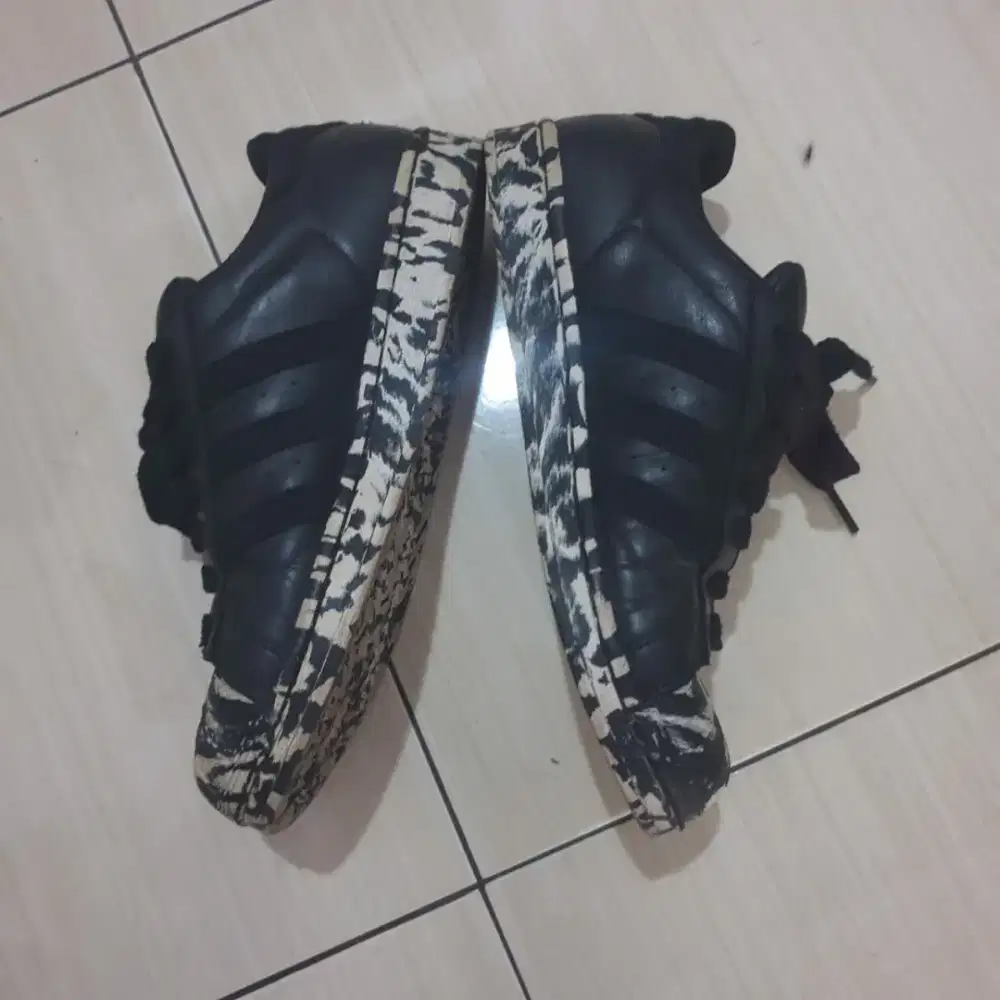 Sepatu merek ADIDAS SUPERSTAR ORGINAL SIZE 40. 5