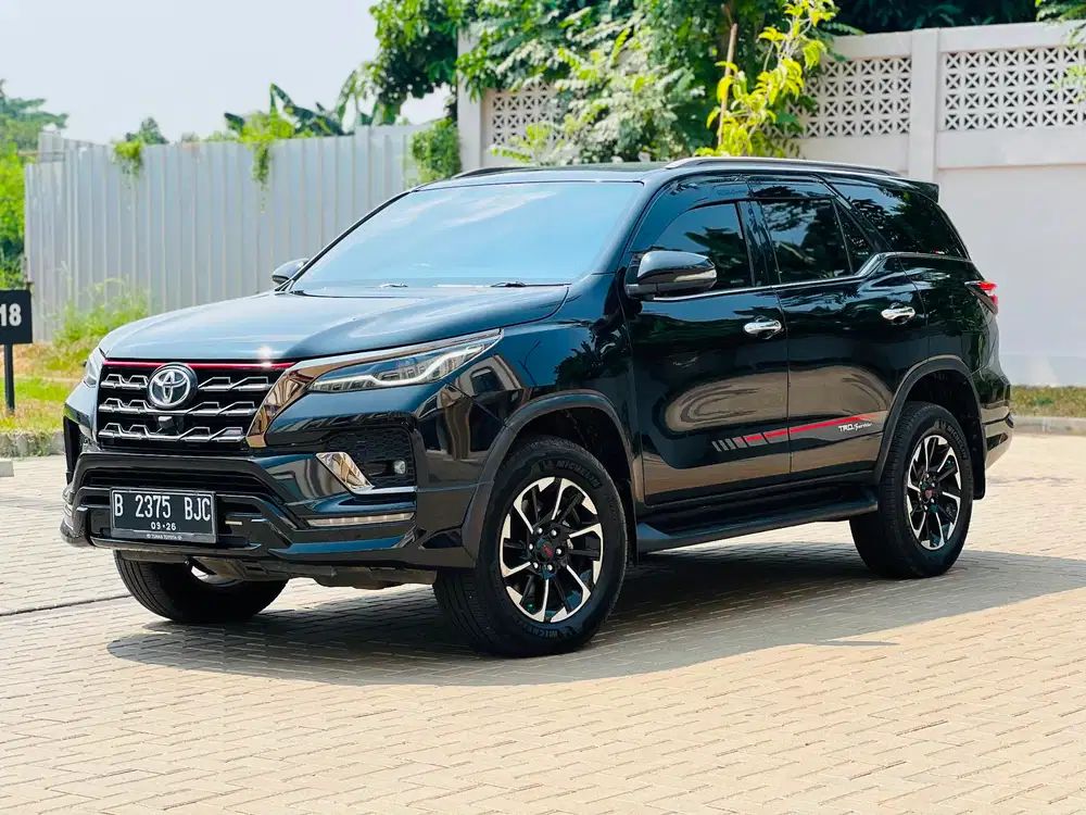 KM50RB TOYOTA FORTUNER 2.4 VRZ TRD AT DIESEL 2021 HITAM NON GR Sport