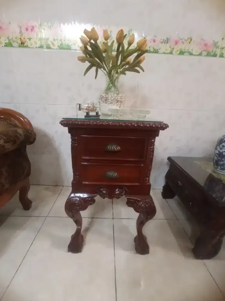 Dijual 2 meja sudut kayu jati dengan lemari penyimpanan