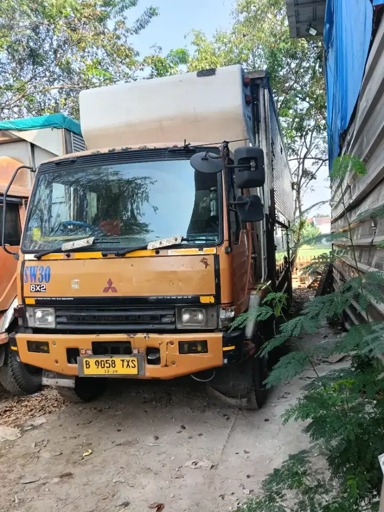 Mitsubishi Fuso FN517 ps220 Tronton 6x2 wingbox hidrolik 2013