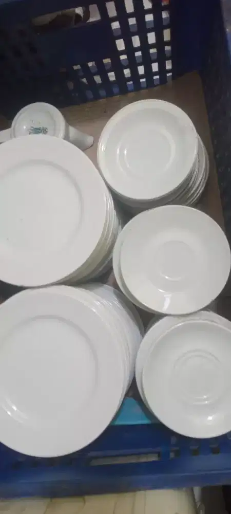 Piring&pisin keramik polos putih