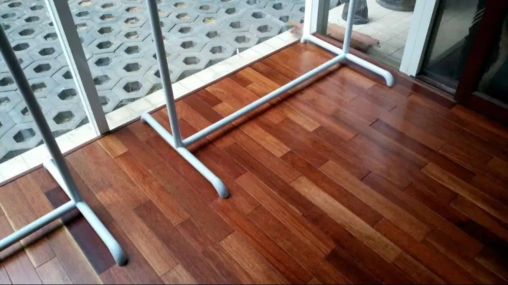 Lantai Kayu Solid Finishing UV Coating Jogja Parket Premium Siap Pasan