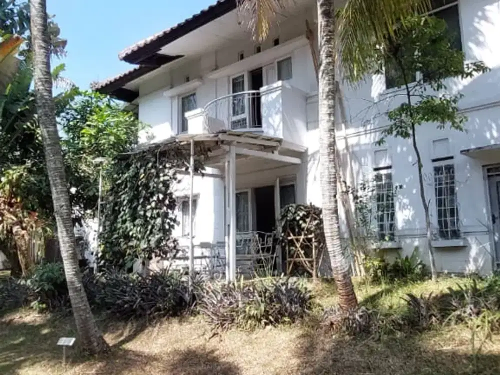 Dijual Rumah  Asri dan Nyaman Samping Taman di Kota Baru Parahyangan