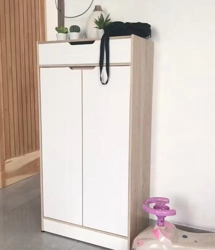 RAK SEPATU MINIMALIS - PARTIKEL BOARD