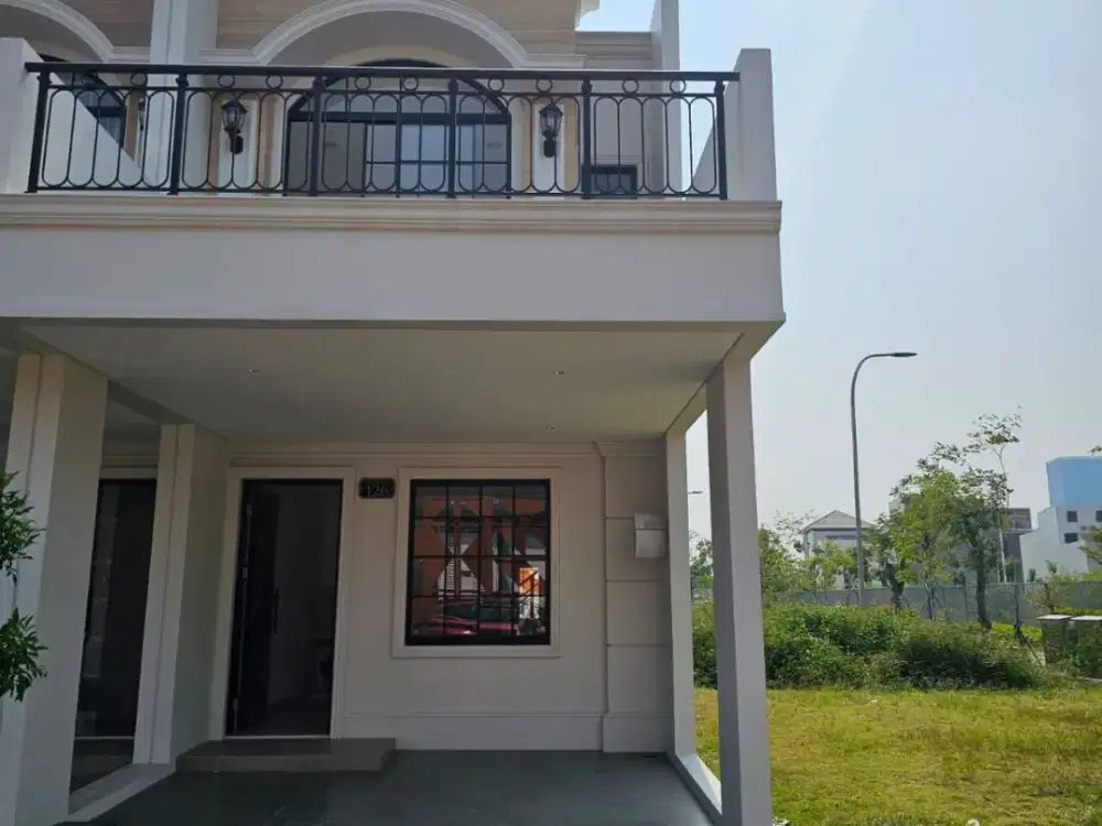 DISEWAKAN RUMAH PIK 2 CLUSTER BUKIT NIRMALA 4.5X10 (2 LANTAI) BALKON BESAR TERMURAH