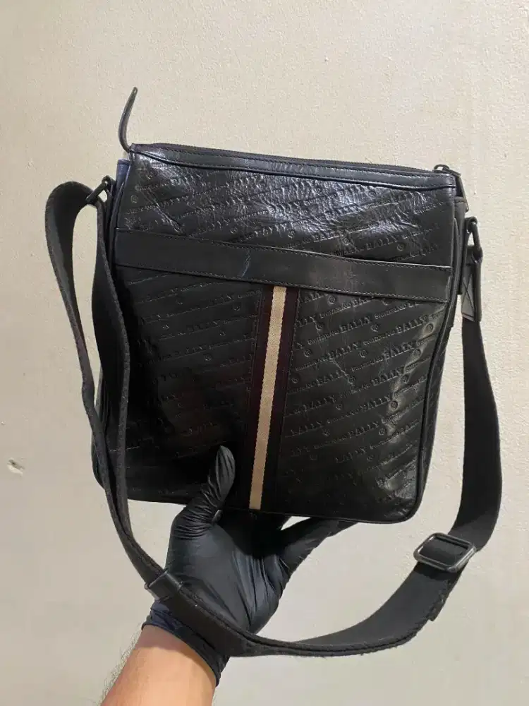 Tas selemlang pria BALLY hingis original black leather