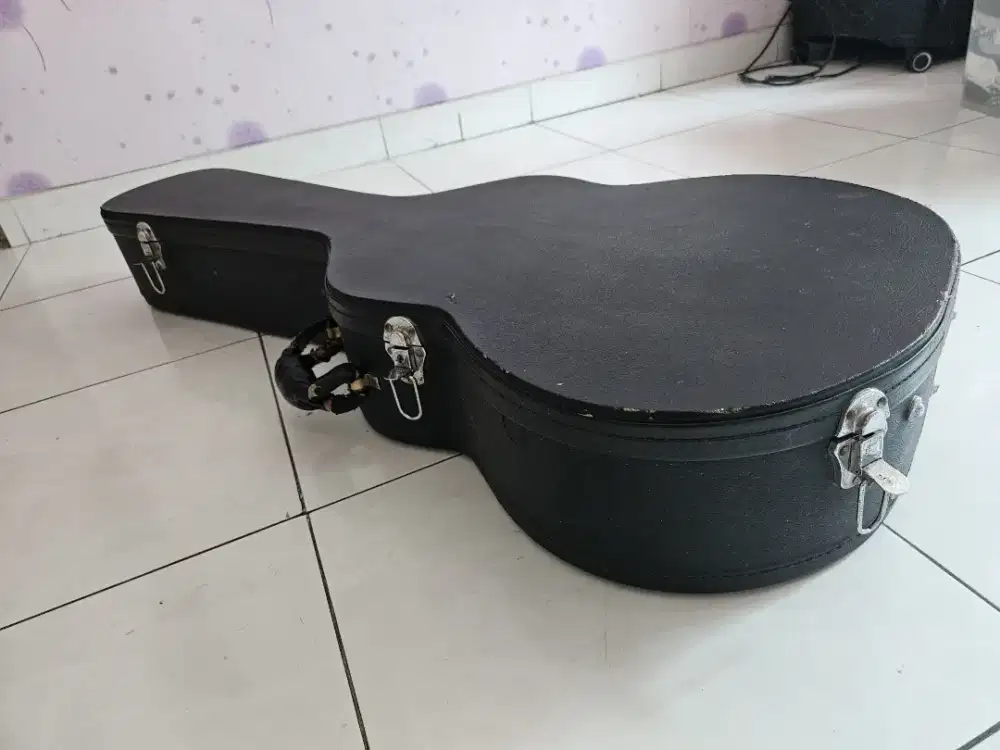 Dijual cepat dan murah tas gitar sangat bagus dan kokoh