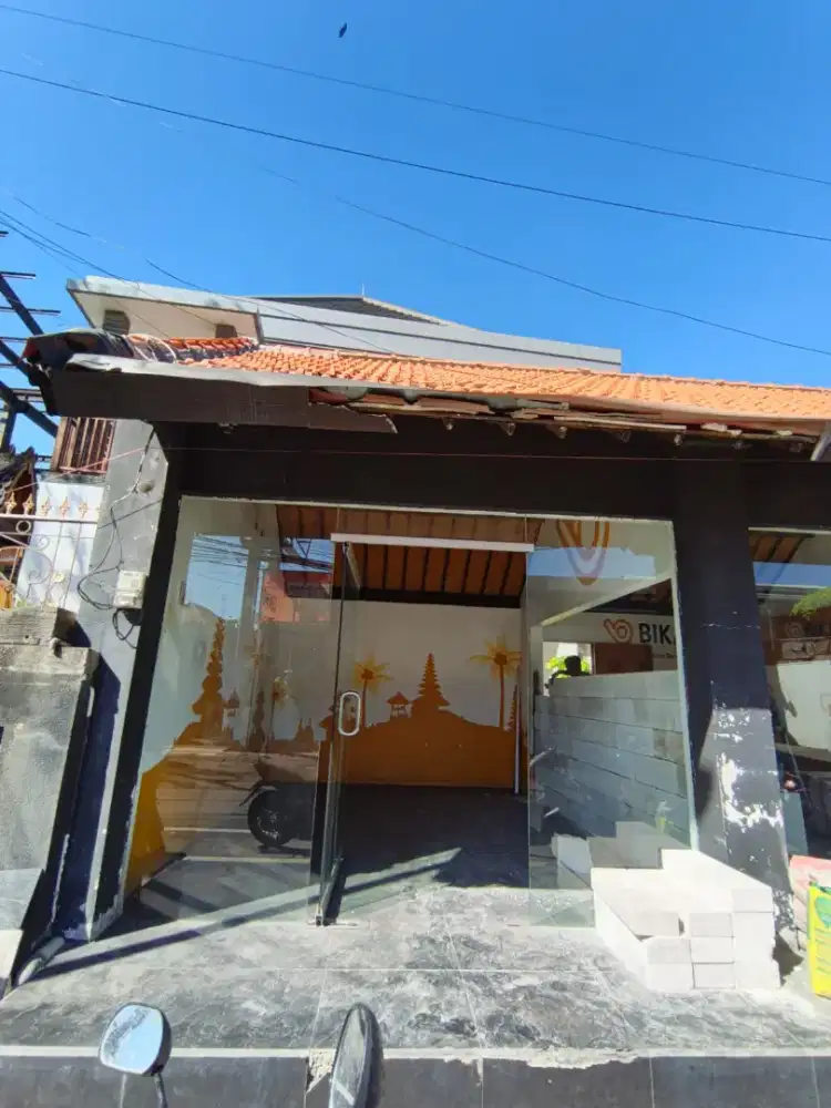 PRIME SHOP FOR LEASE ON SEMINYAK MAIN ROAD - HIGH FOOT TRAFFIC