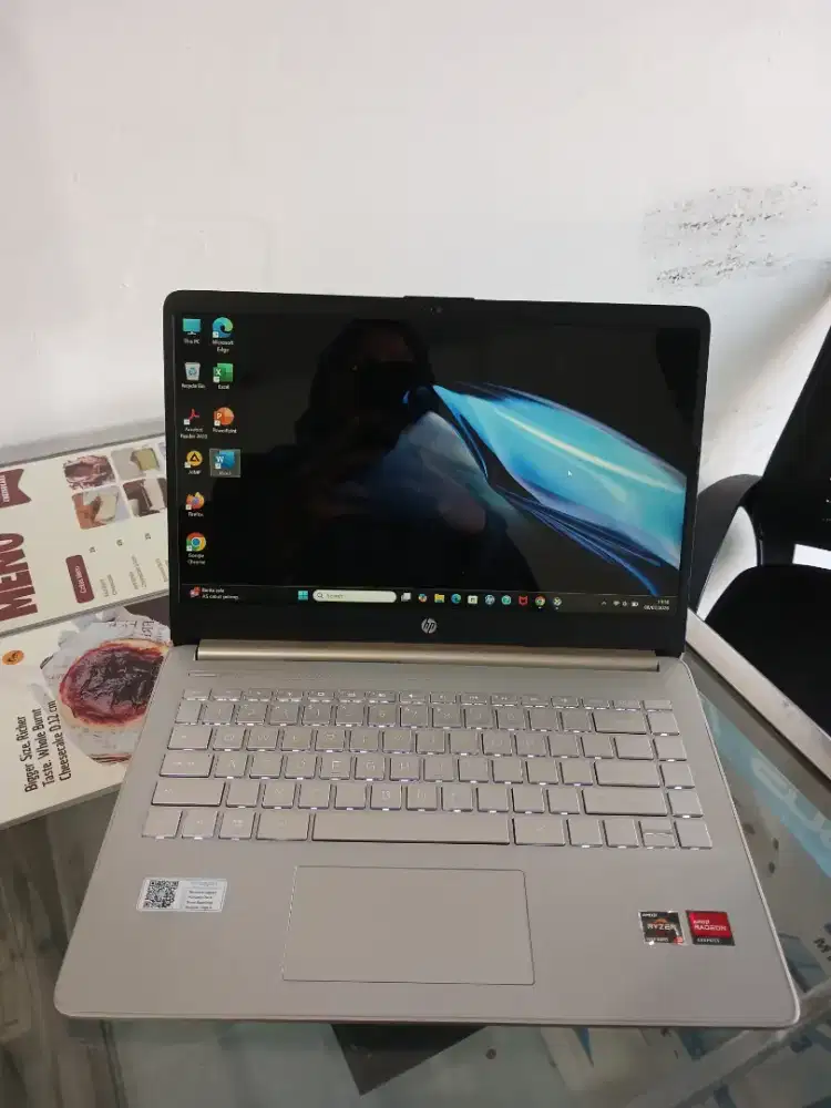 Laptop HP 14s Amd Ryzen 3 5300U Ram 8 Ssd 512