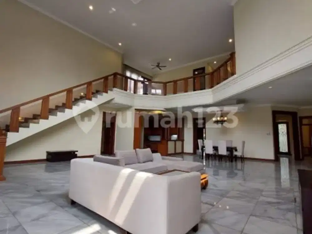 Rumah, 2 Lantai, Semi Furnished, SHM, di Ampera