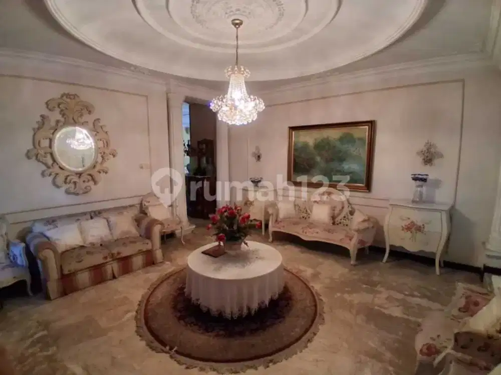 Rumah Mewah & Strategis, 2 Lantai, SHM, di Pondok Indah