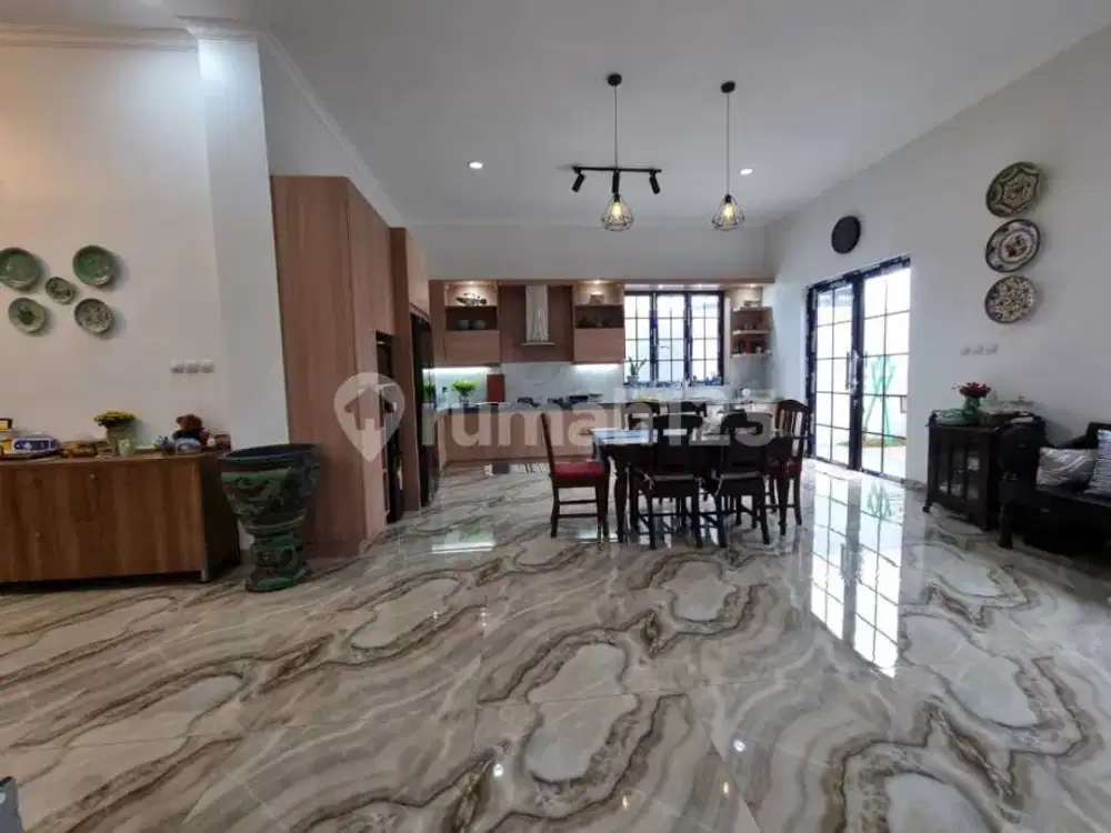 Dijual Rumah Besar Murah Rapi Semi Furnish Arco Depok