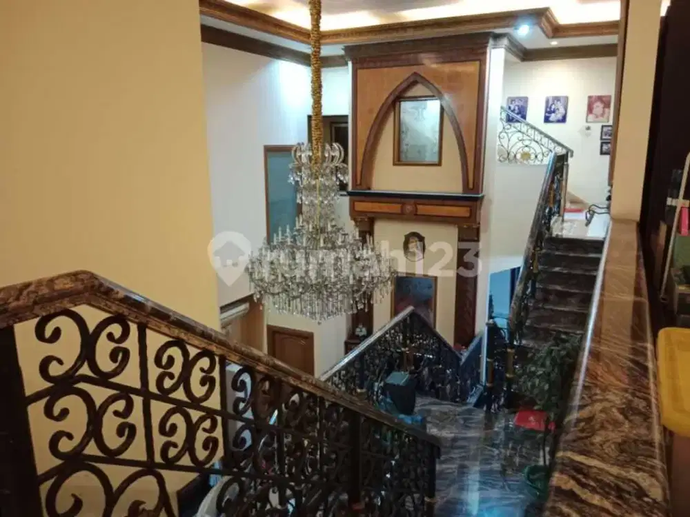 Dijual Rumah Mewah Semi Furnished Siap Huni di Pancoran Jakarta Selatan