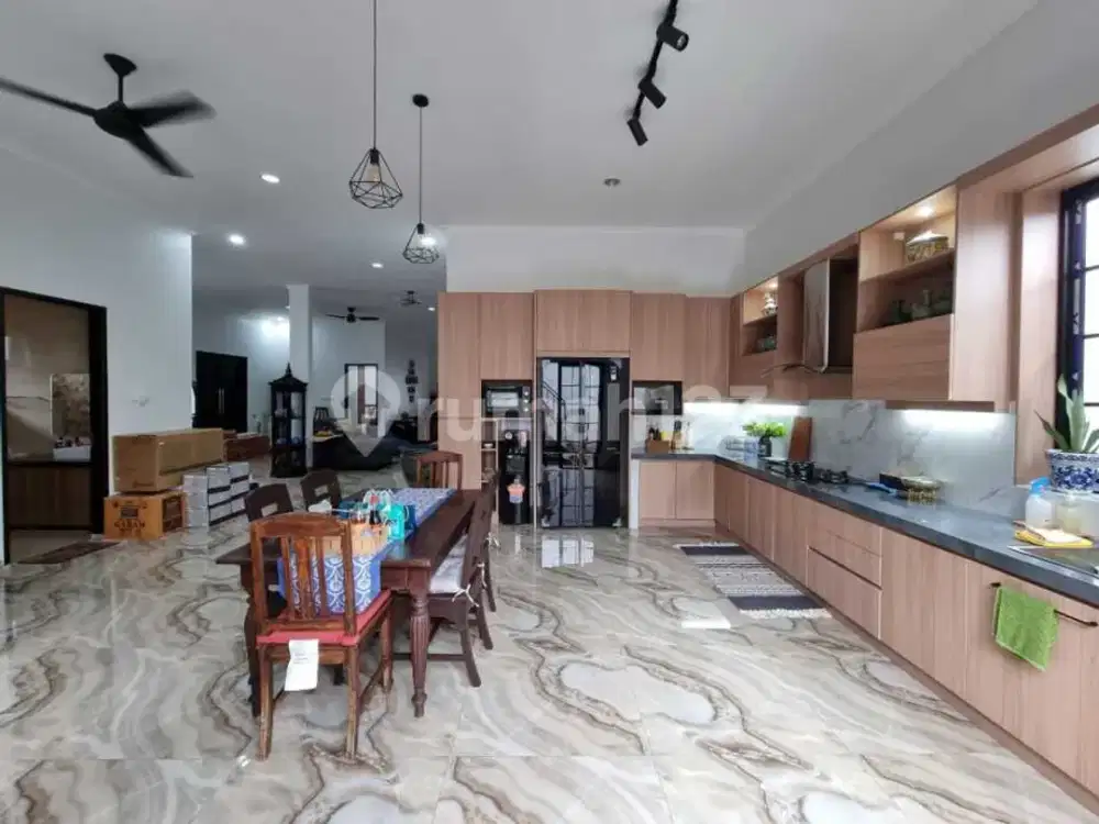 Disewakan Rumah Bagus Semi Furnished Kompleks Arco Sawangan, Depok