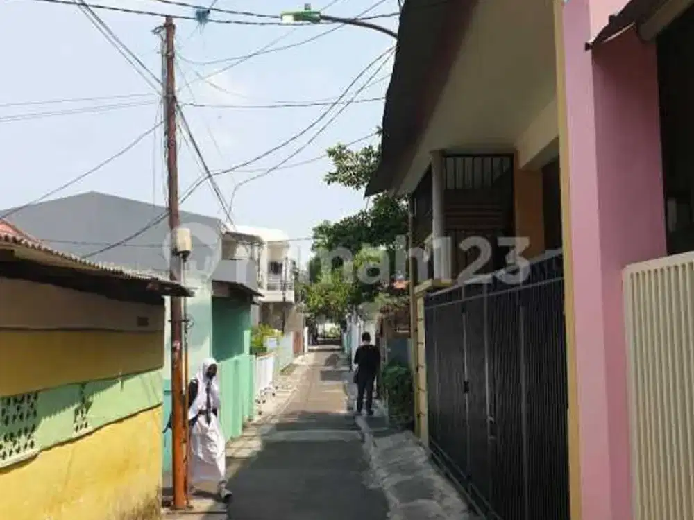 Dijual Rumah 2 Lantai Plus Kosan 12 Pintu di Jln Cipinang Gang Kebembem