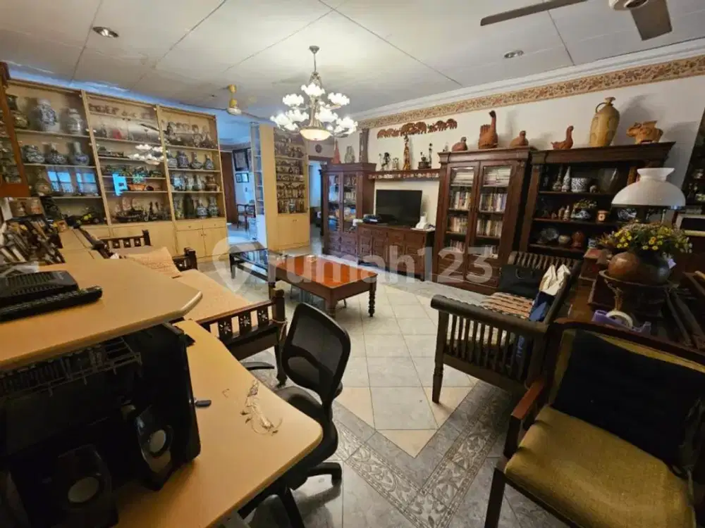 Rumah (Potensial untuk Kost), 2 Lantai, SHM, di Pondok Indah