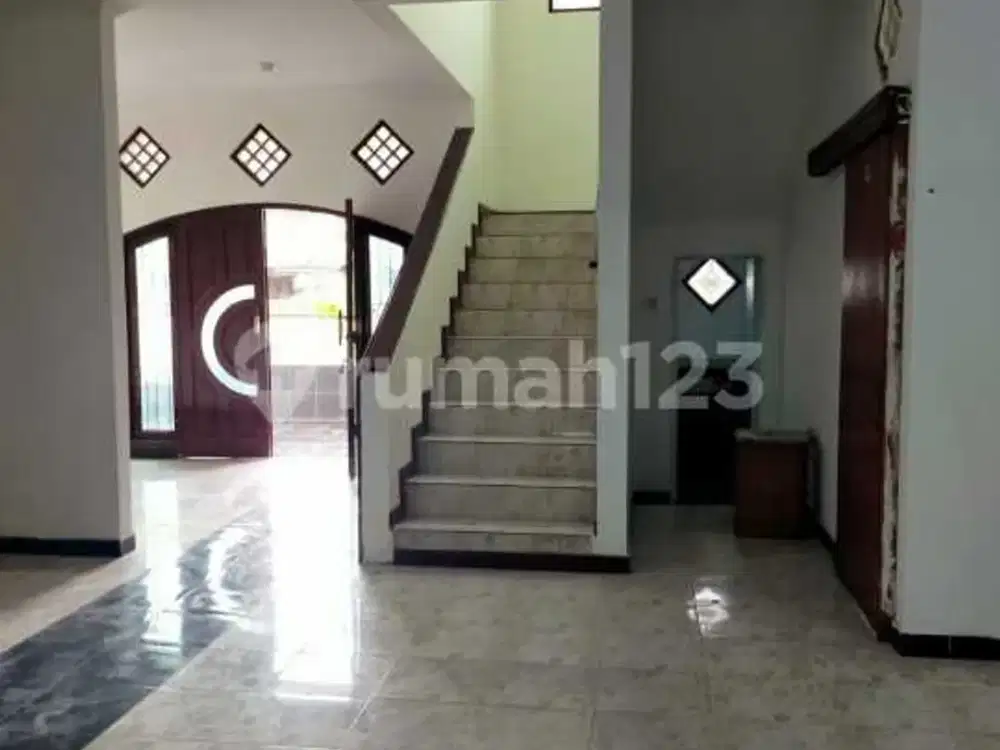 Rumah, 2 Lantai, Unfurnished, di Kemang Pratama