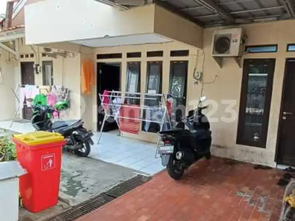 Dekat Akses Tol, Rumah, 1,5 Lantai, SHM, di Cilandak