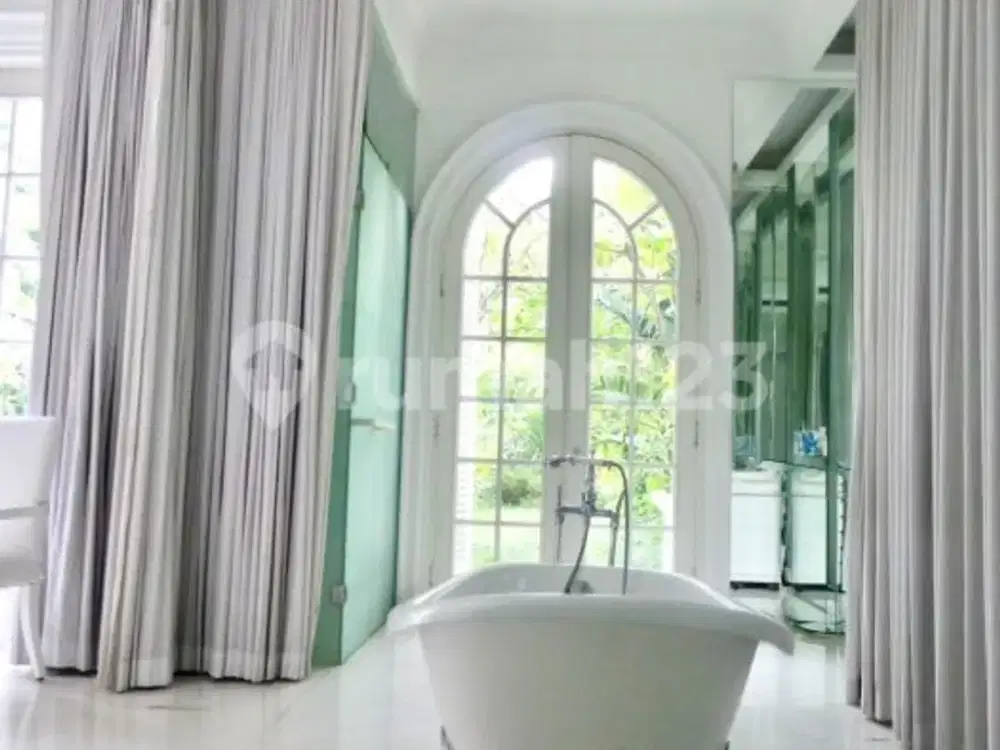 Dijual Rumah Elit Mewah Jl. Besuki Menteng Jakarta Pusat