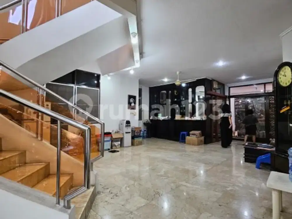 Dijual Rumah (12X20) di Kawasan Elite yang Nyaman & Strategis Intercon - Jakarta Barat